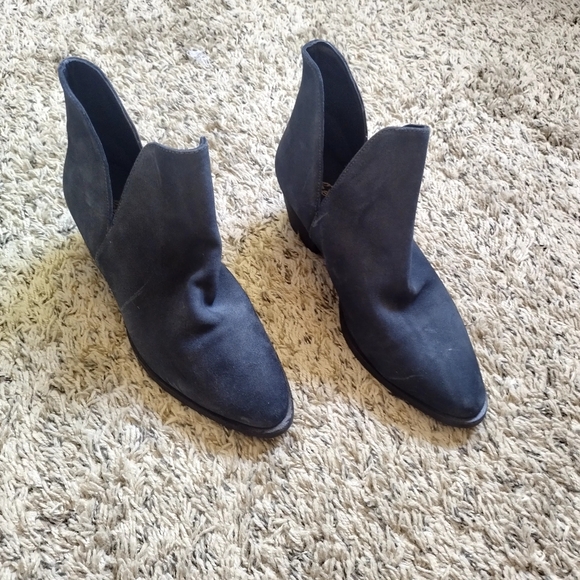 FREE PEOPLE CHARM DOUBLE V CUTOUT CHELSEA SUEDE BOOTIES DARK BLUE Sz 7,5 - Picture 2 of 9